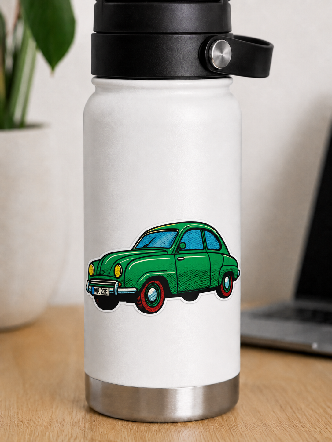 Grön Saab 96 Klistermärke – Klassisk Svensk Bil