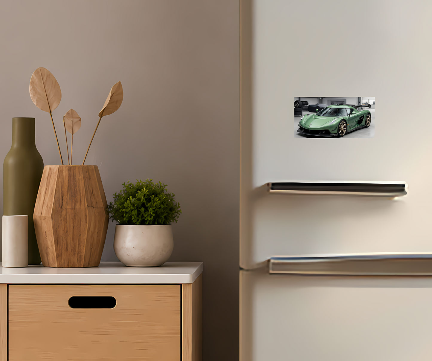 Retro Superbilsmagnet – Sportig Kylskåpsmagnet med Elegant Bilinspirerad Design