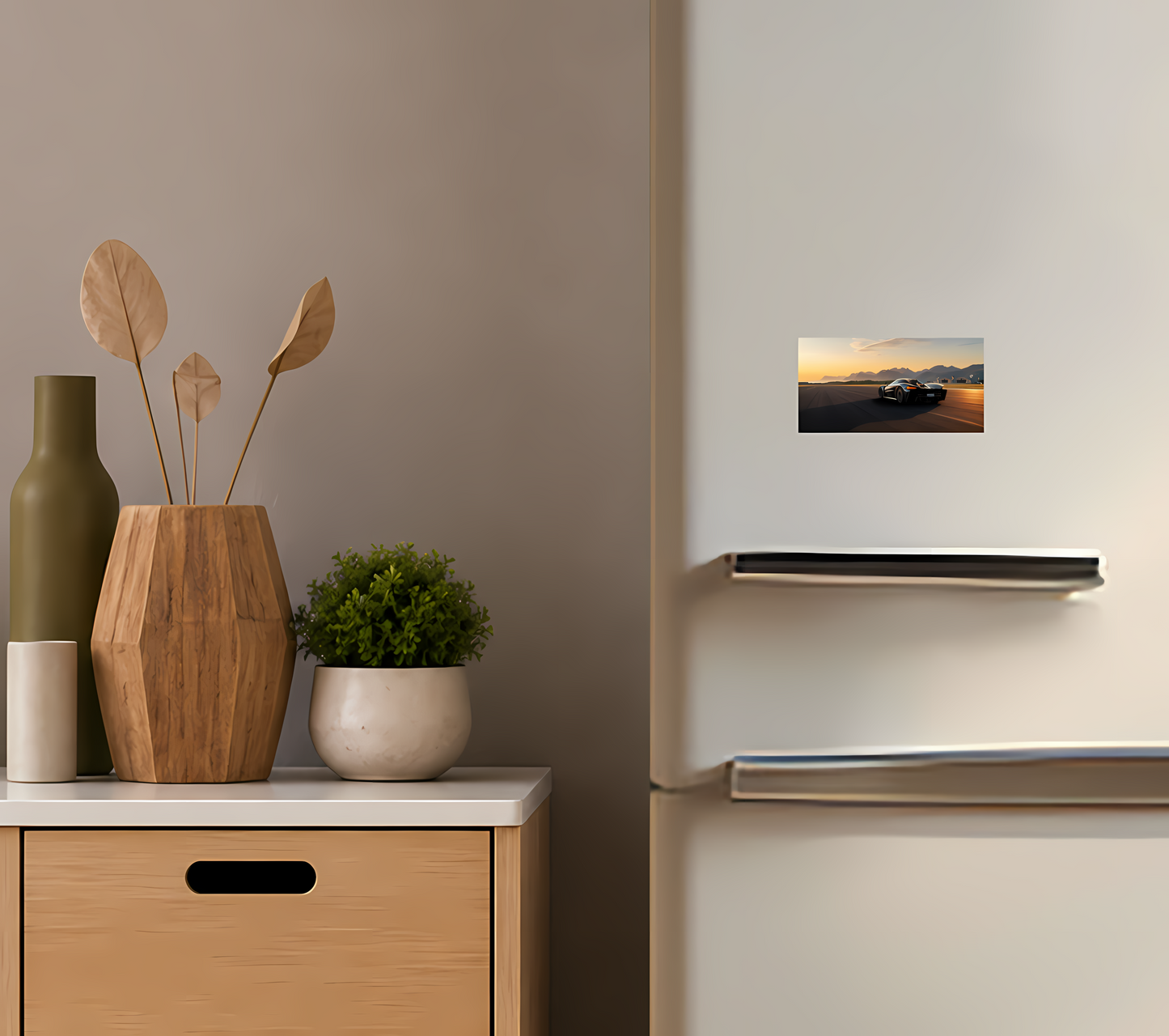 Retro Solnedgångsmagnet – Sportig Kylskåpsmagnet med Elegant Bilinspirerad Design