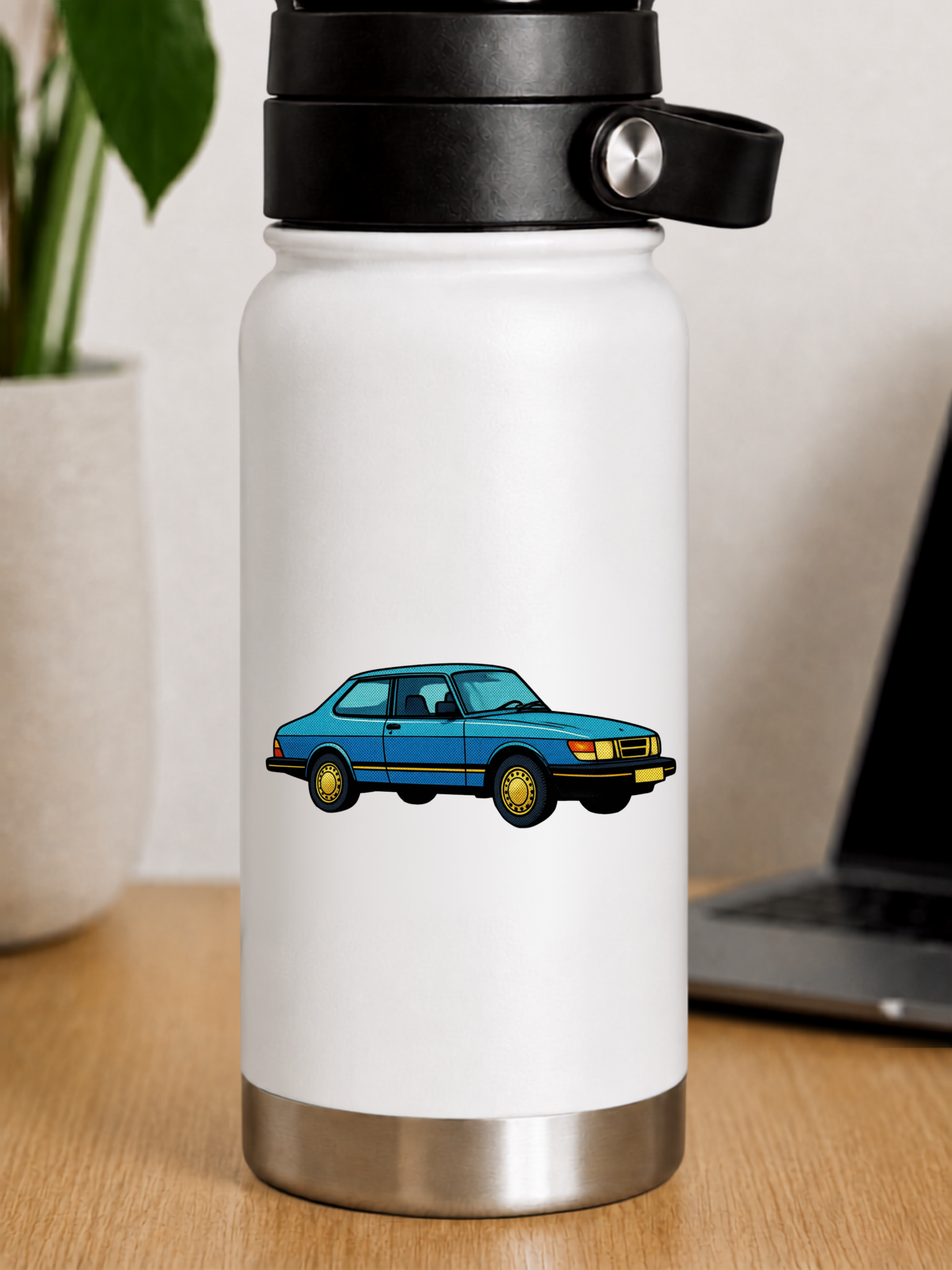 Blå Saab Retro Klistermärke – Klassisk Svensk Bil i Vintage Pop Art