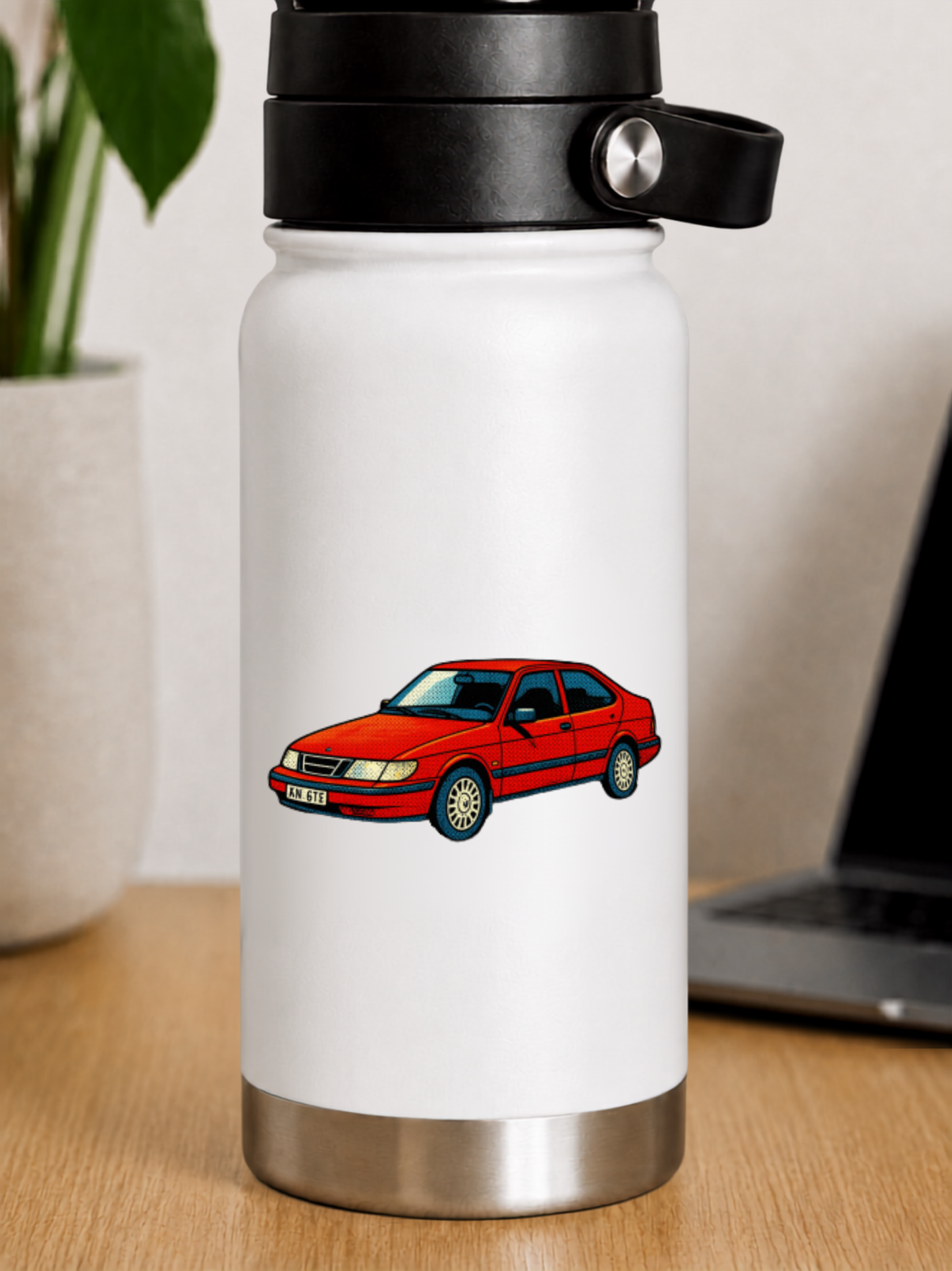 Röd Saab 900 Sedan Retro Klistermärke – Klassisk Svensk Bil i Vintage Pop Art