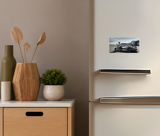 Retro Hyperbilsmagnet – Sportig Kylskåpsmagnet med Exklusiv Bilinspirerad Design