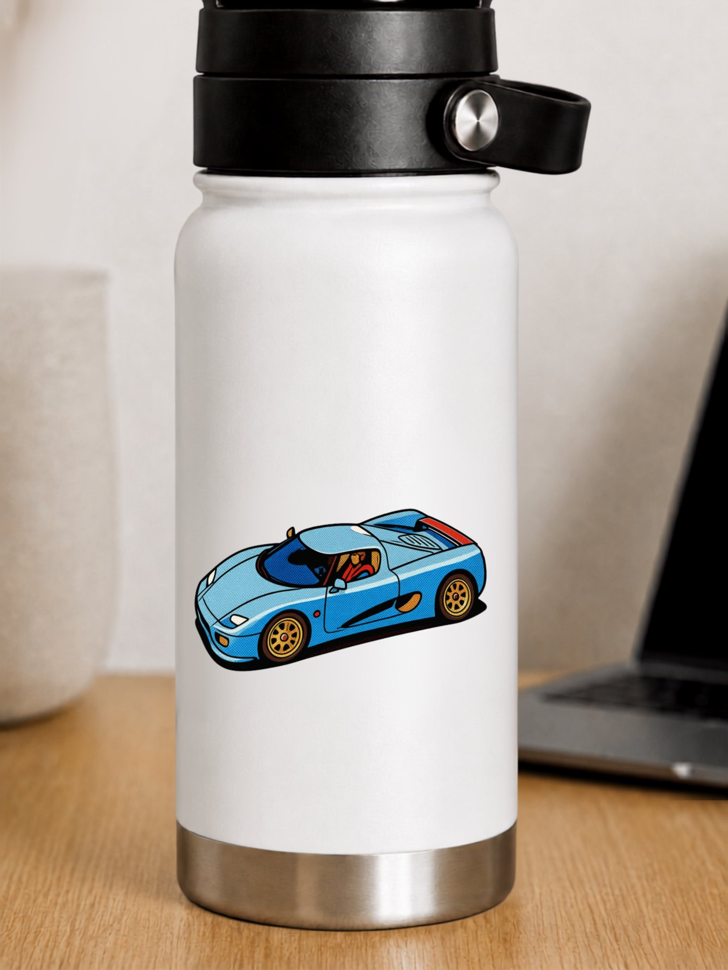 Koenigsegg CC Klistermärke – Blå Hyperbil i Retro Pop Art Stil  7.9 cm